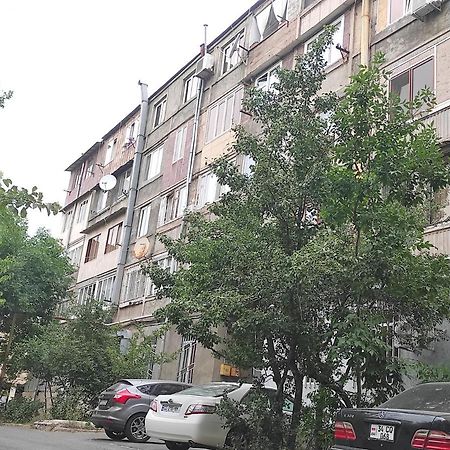 2 Bedroom Apartment, Quiet And Spacious Erevan Exterior foto