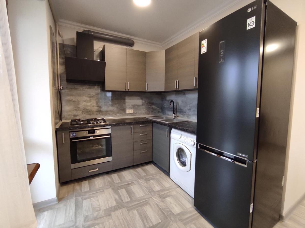 2 Bedroom Apartment, Quiet And Spacious Erevan Exterior foto
