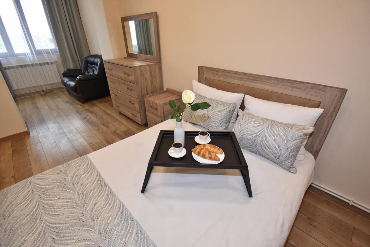 2 Bedroom Apartment, Quiet And Spacious Erevan Exterior foto