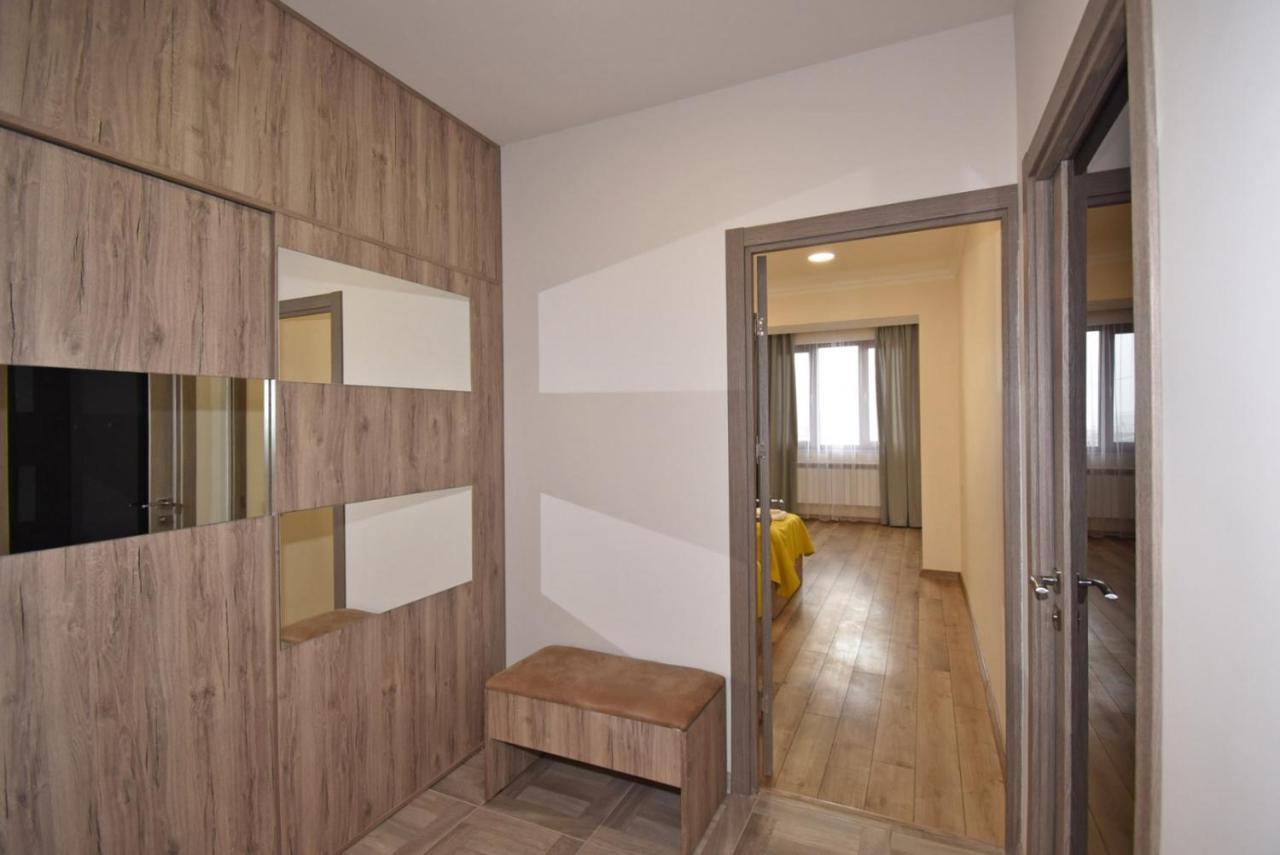 2 Bedroom Apartment, Quiet And Spacious Erevan Exterior foto