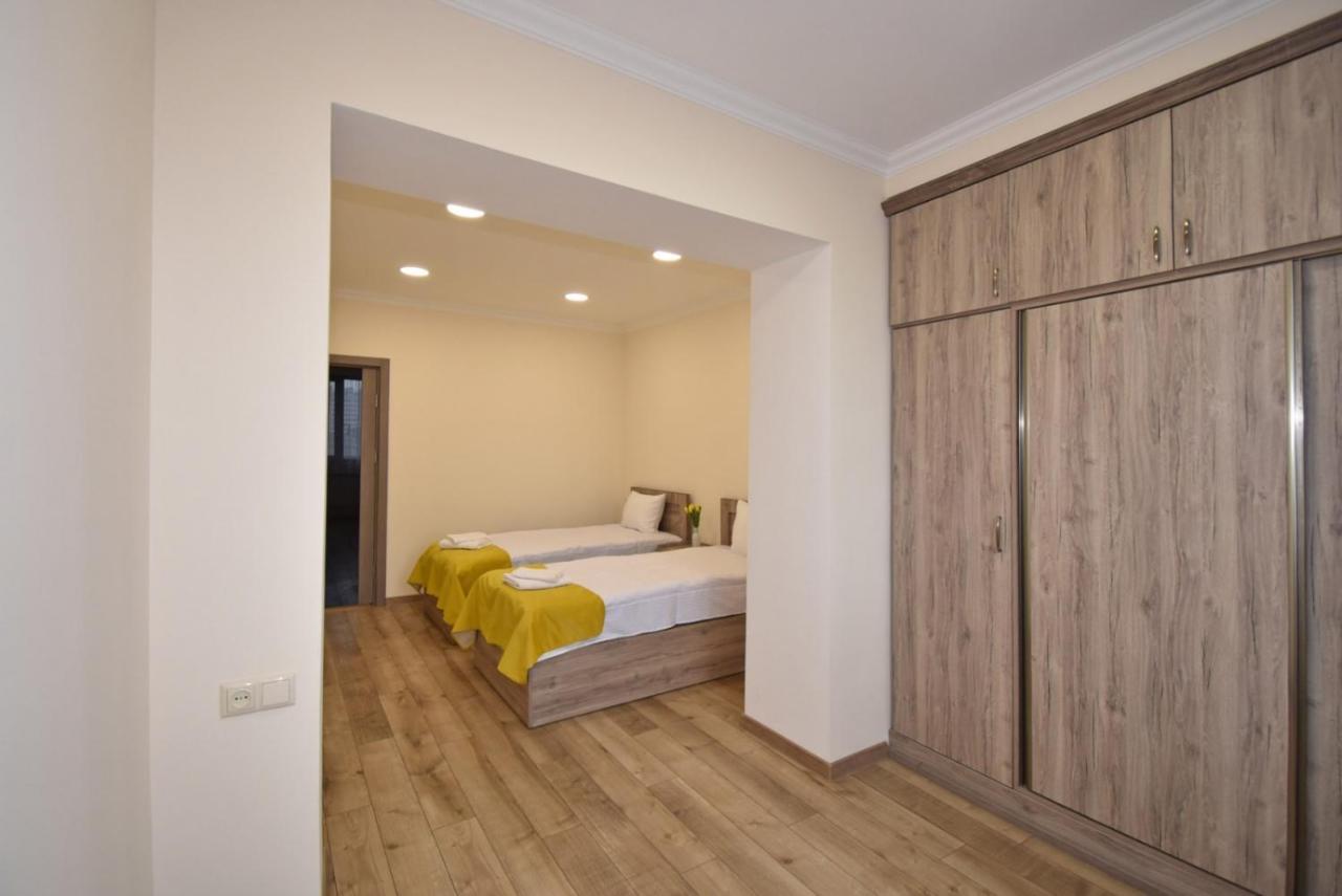 2 Bedroom Apartment, Quiet And Spacious Erevan Exterior foto