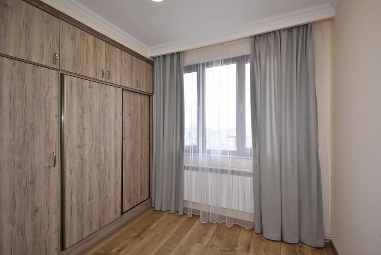 2 Bedroom Apartment, Quiet And Spacious Erevan Exterior foto