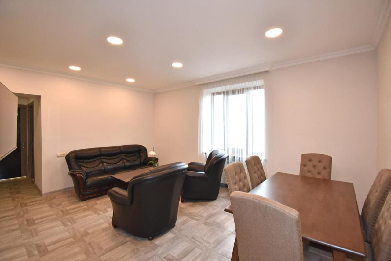 2 Bedroom Apartment, Quiet And Spacious Erevan Exterior foto