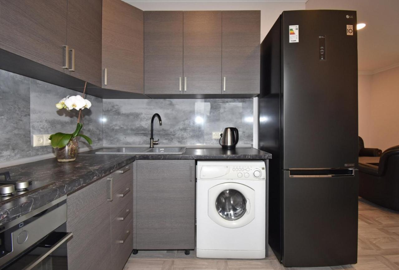 2 Bedroom Apartment, Quiet And Spacious Erevan Exterior foto