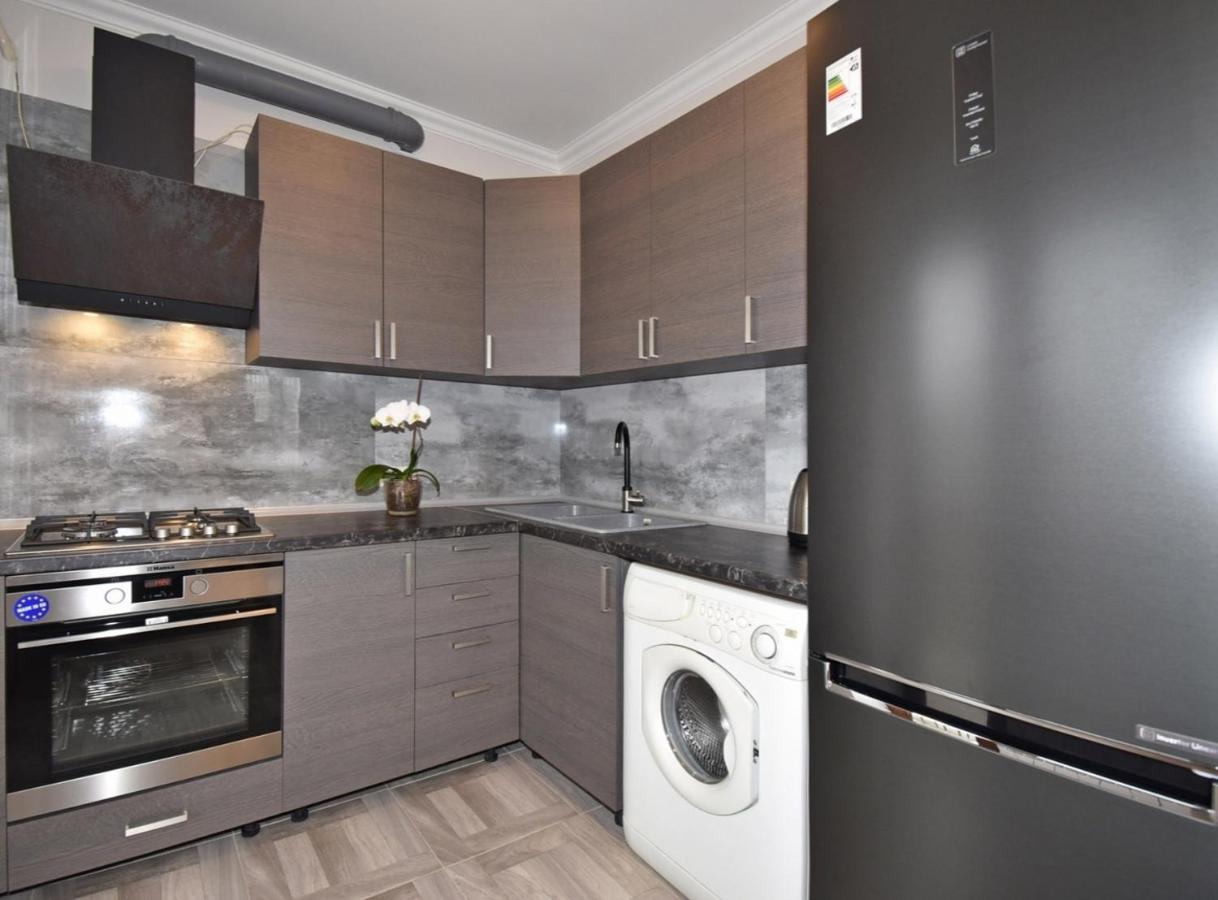 2 Bedroom Apartment, Quiet And Spacious Erevan Exterior foto