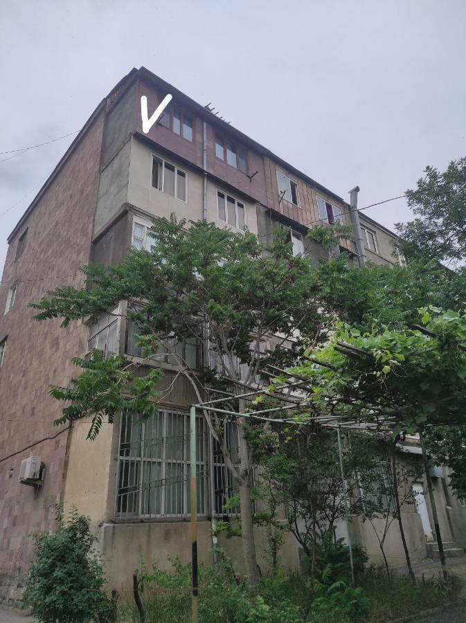 2 Bedroom Apartment, Quiet And Spacious Erevan Exterior foto