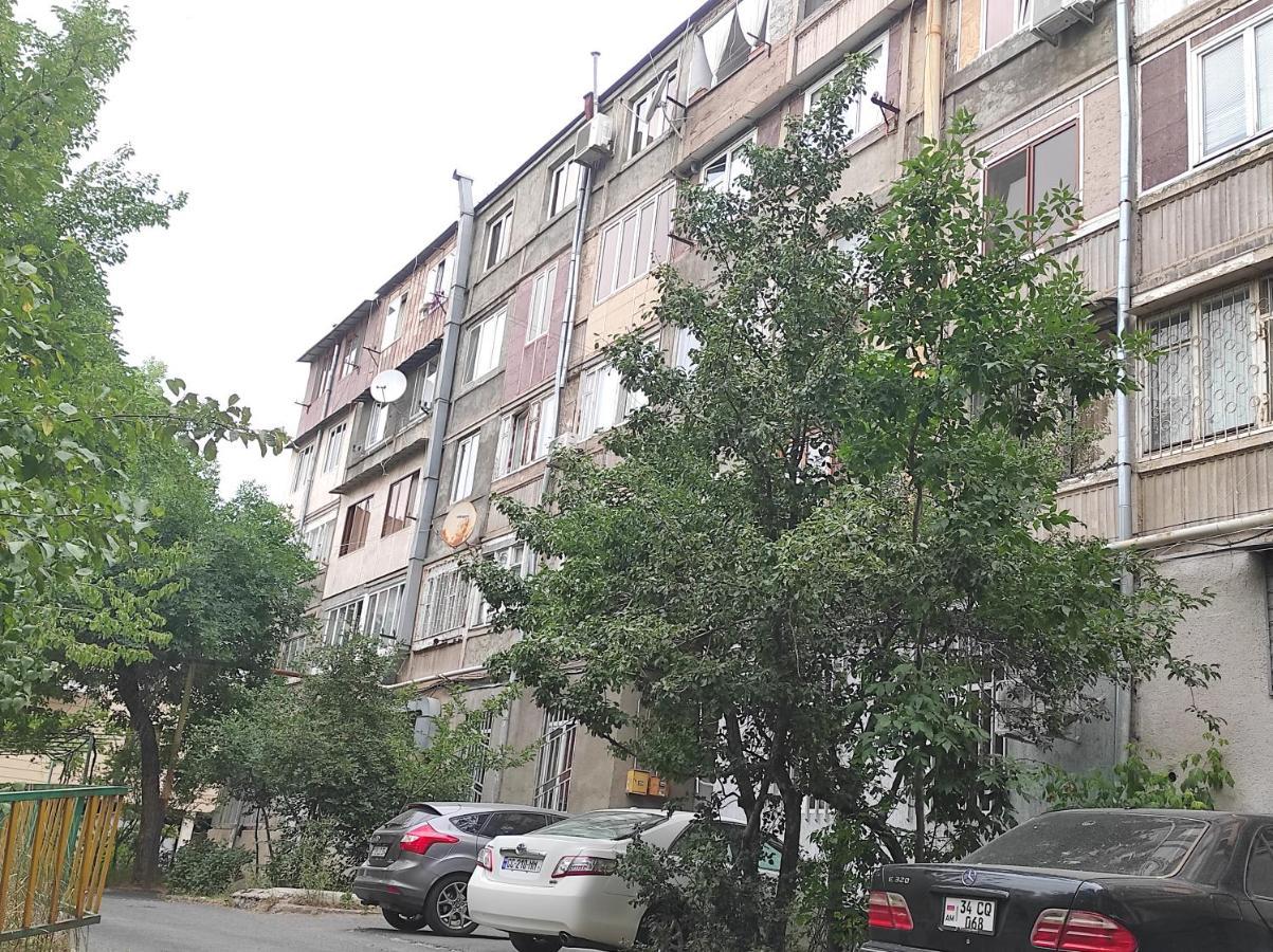 2 Bedroom Apartment, Quiet And Spacious Erevan Exterior foto
